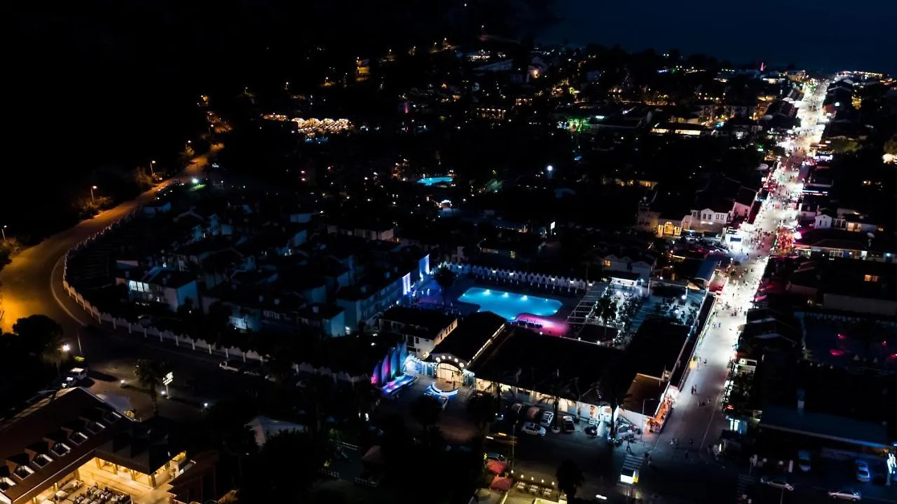 Karbel Hotel Ölüdeniz 3*,